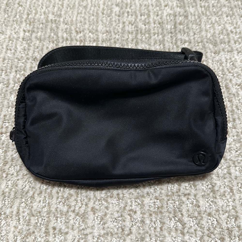 Lululemon belt bag 1L